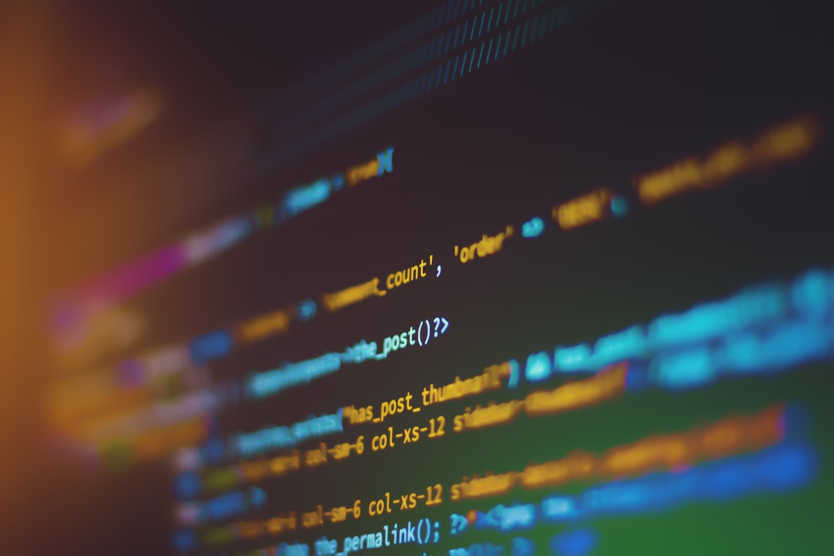 WordPress vs Next.js: Nên chọn nền tảng nào để làm website doanh nghiệp năm 2026?